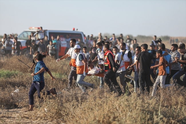 İsrail Gazze sınırında biri sağlık görevlisi iki Filistinliyi şehit etti